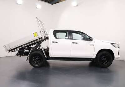 2019 TOYOTA HILUX SR (4X4)