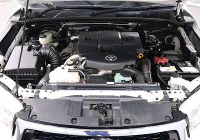 2019 TOYOTA HILUX SR (4X4)