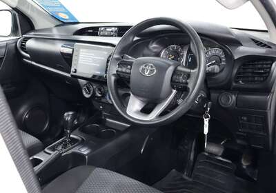 2022 TOYOTA HILUX WORKMATE (4X2)