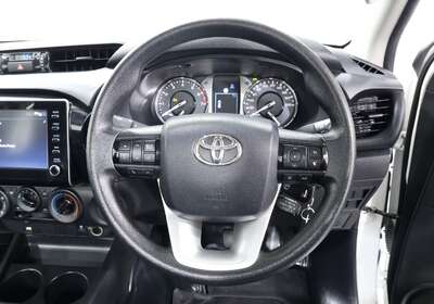 2022 TOYOTA HILUX WORKMATE (4X2)