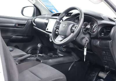 2022 TOYOTA HILUX WORKMATE (4X2)