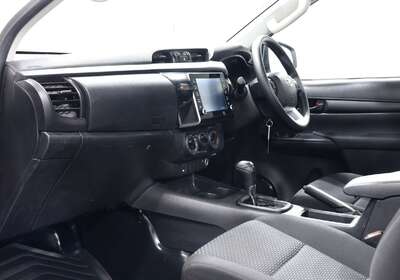 2022 TOYOTA HILUX WORKMATE (4X2)