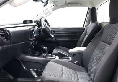 2022 TOYOTA HILUX WORKMATE (4X2)
