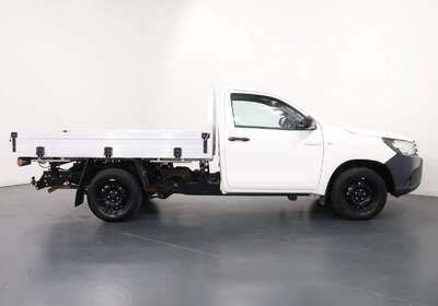 2022 TOYOTA HILUX WORKMATE (4X2)