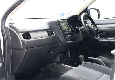 2017 MITSUBISHI OUTLANDER LS 7 SEAT (2WD)