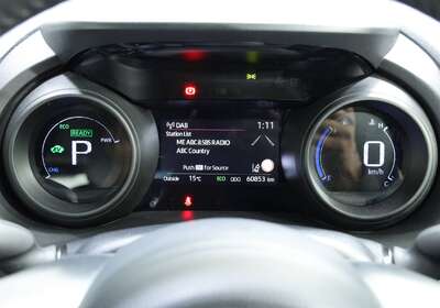 2023 TOYOTA YARIS CROSS GX HYBRID