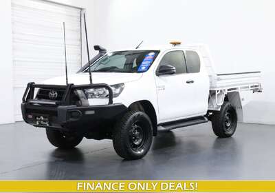 2020 TOYOTA HILUX SR (4X4)