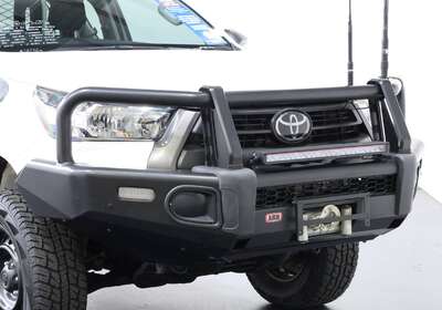 2020 TOYOTA HILUX SR (4X4)