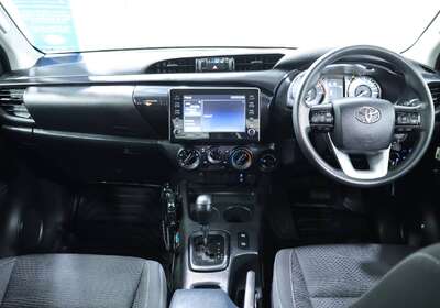 2020 TOYOTA HILUX SR (4X4)