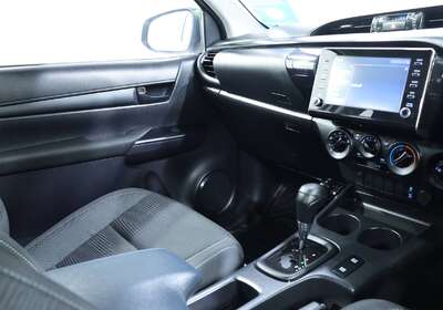 2020 TOYOTA HILUX SR (4X4)