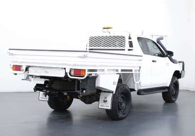 2020 TOYOTA HILUX SR (4X4)