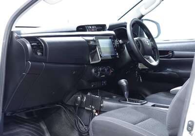 2020 TOYOTA HILUX SR (4X4)