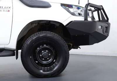 2020 TOYOTA HILUX SR (4X4)