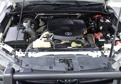 2020 TOYOTA HILUX SR (4X4)