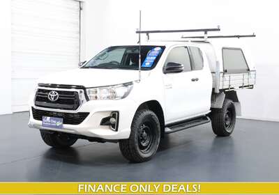 2019 TOYOTA HILUX SR (4X4)