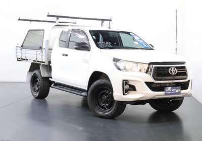 2019 TOYOTA HILUX SR (4X4)