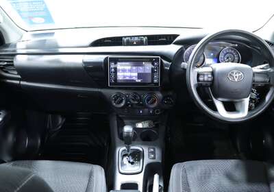 2019 TOYOTA HILUX SR (4X4)