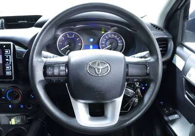 2019 TOYOTA HILUX SR (4X4)