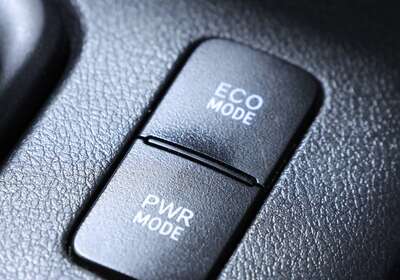 2019 TOYOTA HILUX SR (4X4)