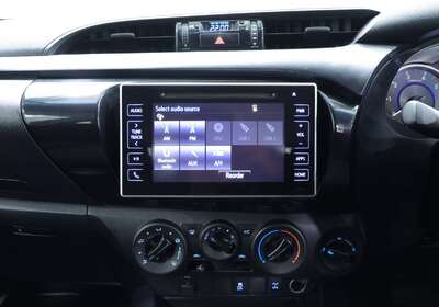 2019 TOYOTA HILUX SR (4X4)
