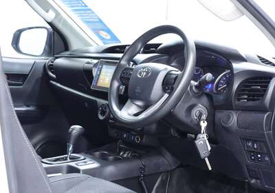 2019 TOYOTA HILUX SR (4X4)