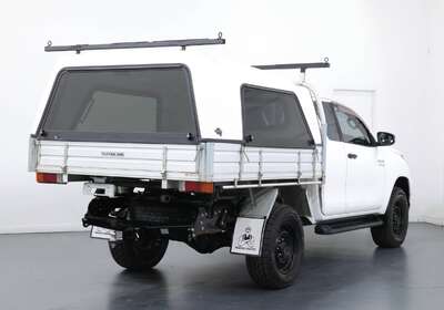 2019 TOYOTA HILUX SR (4X4)