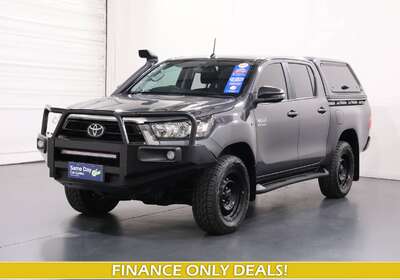 2021 TOYOTA HILUX SR (4X4)
