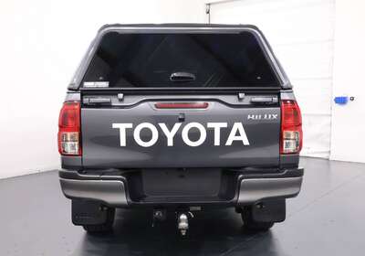 2021 TOYOTA HILUX SR (4X4)