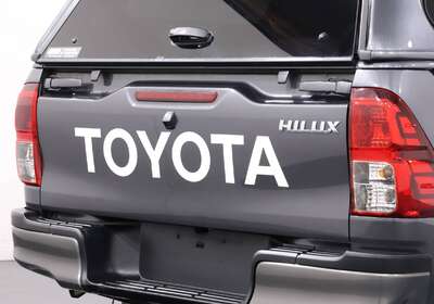 2021 TOYOTA HILUX SR (4X4)