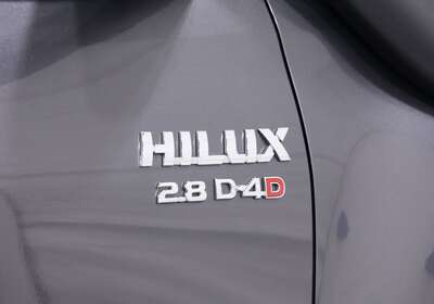 2021 TOYOTA HILUX SR (4X4)