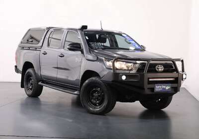 2021 TOYOTA HILUX SR (4X4)