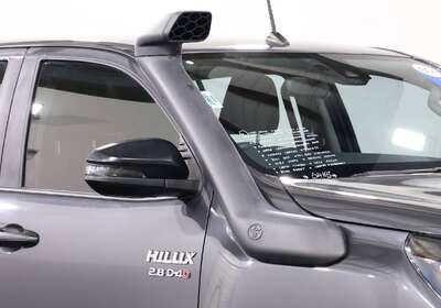 2021 TOYOTA HILUX SR (4X4)