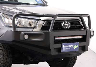 2021 TOYOTA HILUX SR (4X4)
