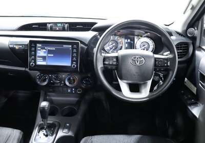 2021 TOYOTA HILUX SR (4X4)