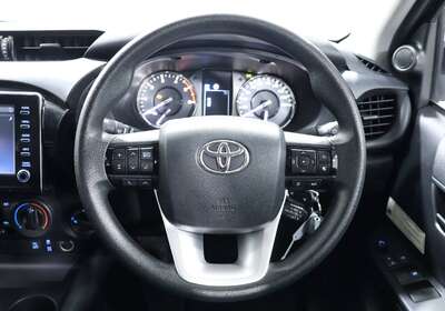 2021 TOYOTA HILUX SR (4X4)