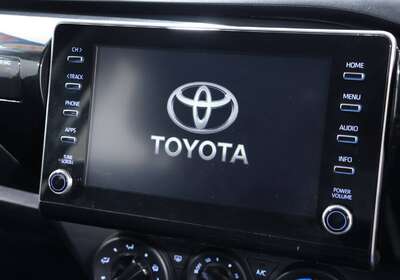 2021 TOYOTA HILUX SR (4X4)