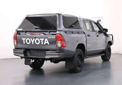 2021 TOYOTA HILUX SR (4X4)
