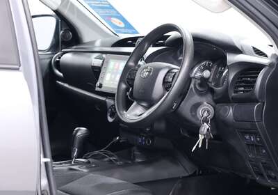 2021 TOYOTA HILUX SR (4X4)