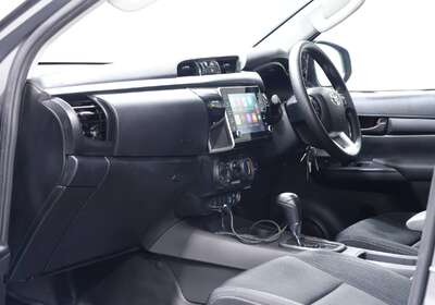 2021 TOYOTA HILUX SR (4X4)