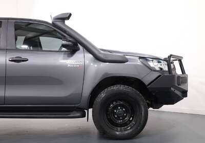2021 TOYOTA HILUX SR (4X4)