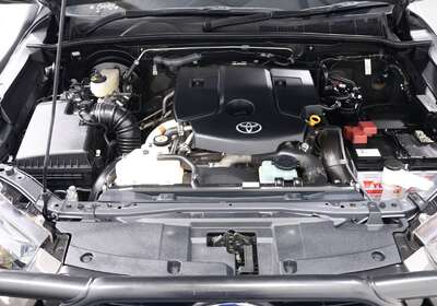 2021 TOYOTA HILUX SR (4X4)
