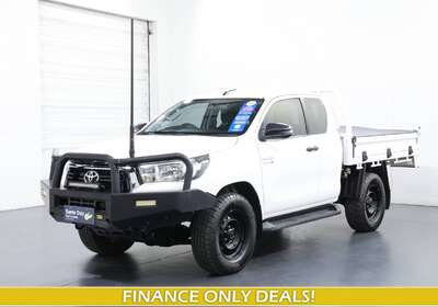 2018 TOYOTA HILUX SR EXTRA CAB 4X2