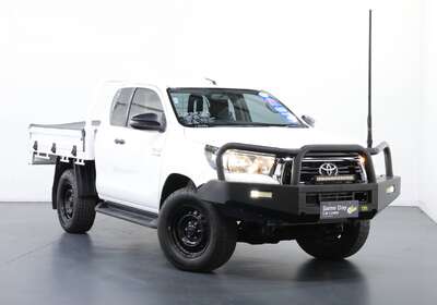 2018 TOYOTA HILUX SR EXTRA CAB 4X2