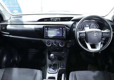 2018 TOYOTA HILUX SR EXTRA CAB 4X2