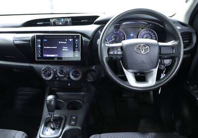 2018 TOYOTA HILUX SR EXTRA CAB 4X2