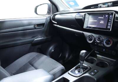 2018 TOYOTA HILUX SR EXTRA CAB 4X2