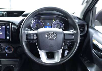 2018 TOYOTA HILUX SR EXTRA CAB 4X2