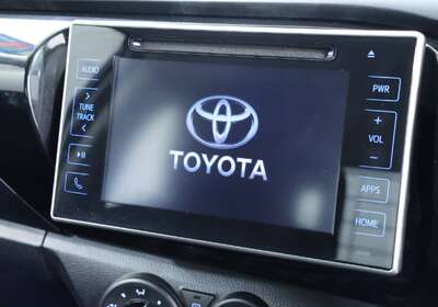 2018 TOYOTA HILUX SR EXTRA CAB 4X2