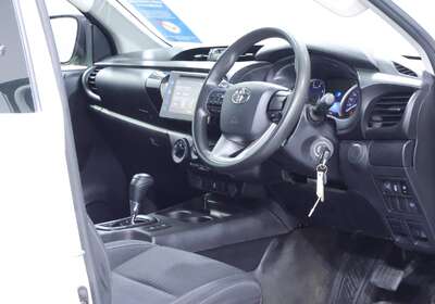 2018 TOYOTA HILUX SR EXTRA CAB 4X2