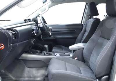 2018 TOYOTA HILUX SR EXTRA CAB 4X2